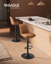 VASAGLE LJB095K01 Lot de 2 tabourets de bar pivotants et réglables en hauteur avec housse en PU matelassé avec dossier et repose-pieds, comptoir de salle à manger en acier marron caramel