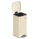 SONGMICS Poubelle de cuisine, poubelle de 8 gallons (30 L), poubelle à pédale en acier inoxydable, avec seau intérieur, fermeture douce et reste ouverte, beige sable LTB593A02