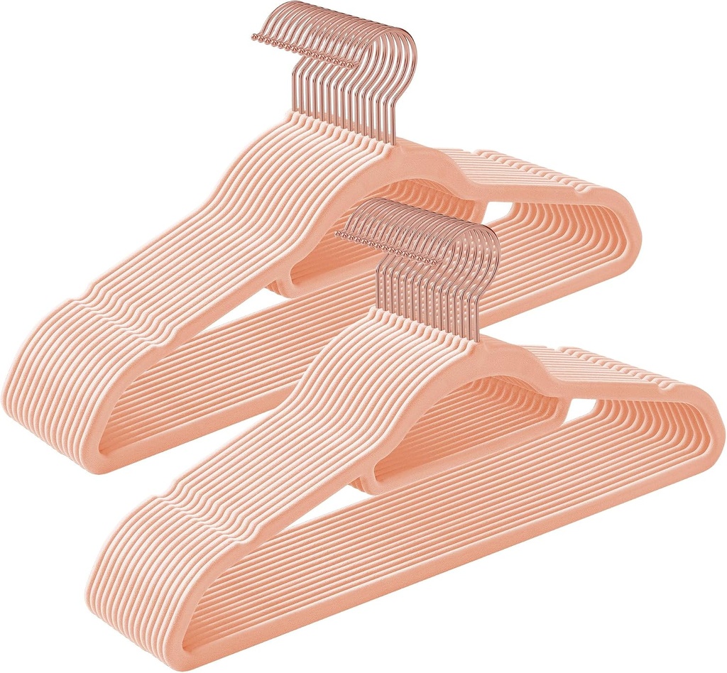 SONGMICS Cintres en Velours, Lot de 30 Cintres pour Vêtements, Antidérapants, avec Barre à Attaches et Crochet Or Rose, Peu Encombrants, Épaisseur 0,6 cm, Longueur 43,5 cm, pour Robes Pantalons, Rose Clair CRF21PK30
